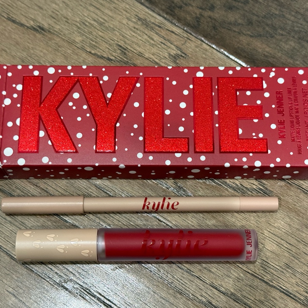 Kylie Matte Liquid Lipstick & Lip Liner Duo Dashing Christmas Packaging